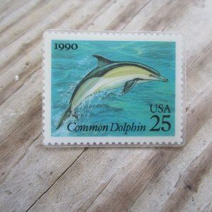 Vintage 1990 US POSTAGE 25 CENT COMMON DOLPHIN STAMP Push PIN BACK